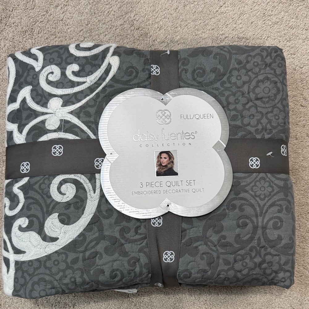 Daisy Fuentes Gray and White Embroidered Scroll Quilt Set